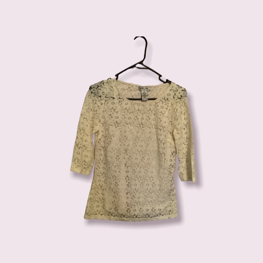 Bohemian style Ultra Pink lace women’s top, size XS color off white